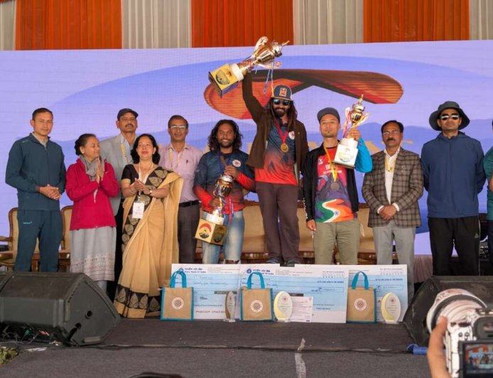 चम्पावत सरस कॉर्बेट महोत्सव 2026 में पैराग्लाइडिंग एक्यूरेसी कप सम्पन्न, मोहर सिंह बने विजेता