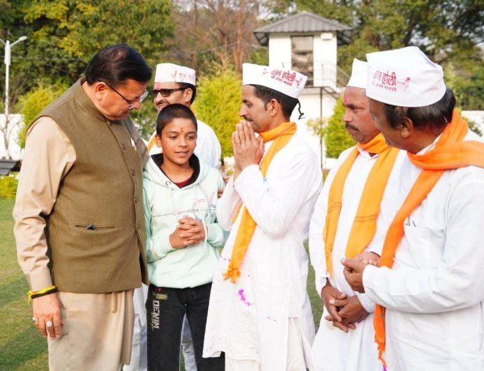 सीएम पुष्कर सिंह धामी से मिले चंपावत के होल्यार