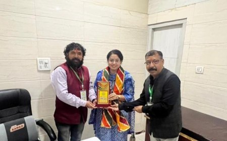 सारथी फाउंडेशन समिति* ने पहली बार हल्द्वानी मै निशुल्क कैंप करने आयी डॉ दिशा तिवारी मैक्स हॉस्पिटल दिल्ली को सम्मानित