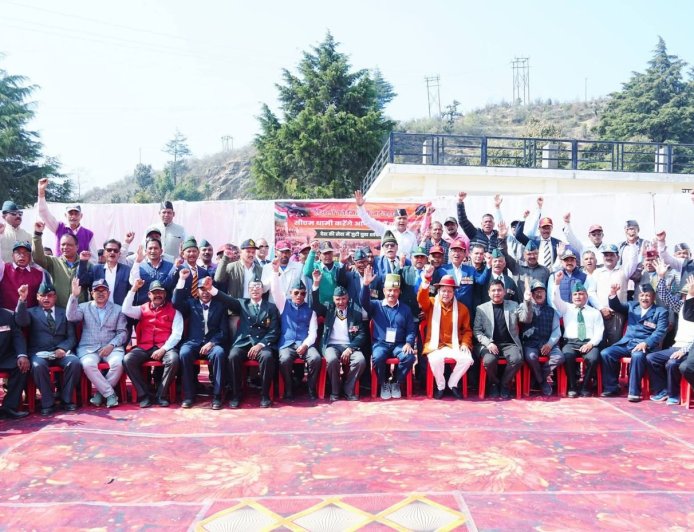 CM धामी ने भराड़ीसैंण में किया अग्निवीर कैडेट्स के साथ संवाद