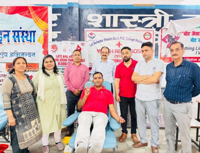 हल्दूचौड़ महाविद्यालय में 22 यूनिट रक्तदान
