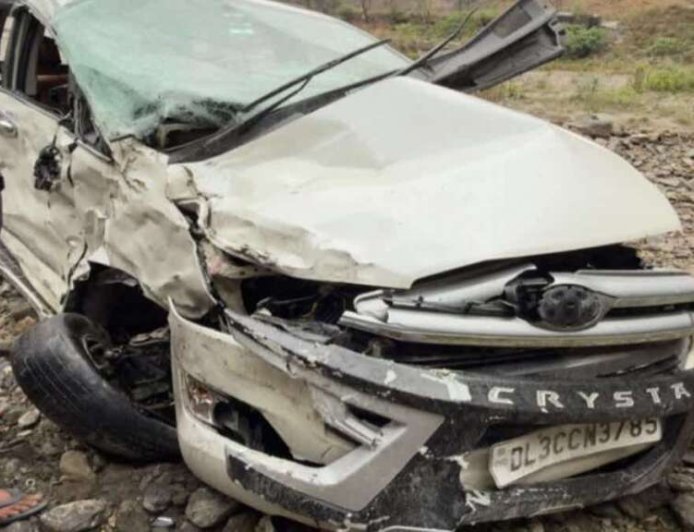 उत्तराखंड : कार गहरी खाई में कार, सेना के जवान समेत 3 युवकों की गई जान