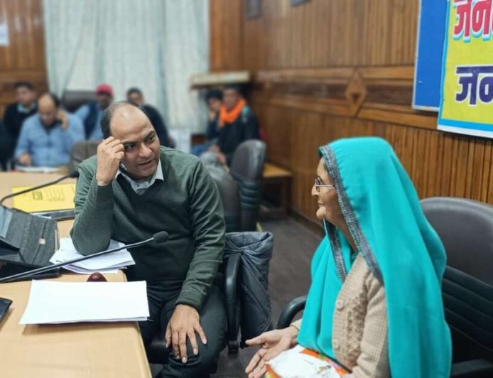 चम्पावत : जनता मिलन कार्यक्रम में सुनी गईं जन समस्याएं, 93 शिकायतों पर जिलाधिकारी ने दिए त्वरित निस्तारण के निर्देश