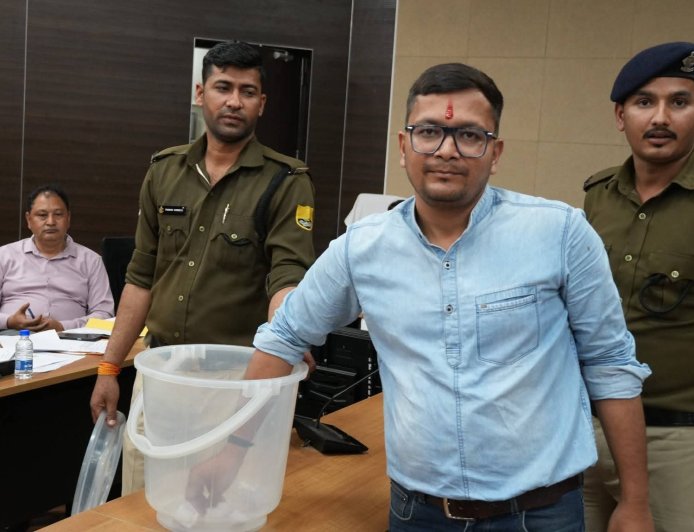 24 देशी व 19 विदेशी मदिरा कुल 43 दुकानों का आवंटन लाटरी पद्धति से