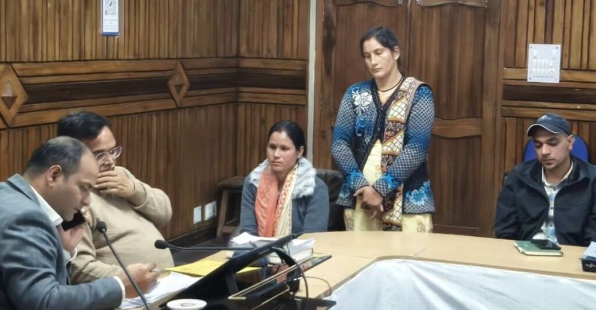 चम्पावत : डीएम ने कहा- शिकायतों के निस्तारण में लापरवाही पर होगी सख्त कार्रवाई