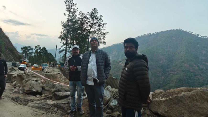 चम्पावत : स्वाला में सड़क चौड़ीकरण कार्य की धीमी गति पर डीएम ने जताई नाराजगी, कार्य में तेजी लाने के निर्देश