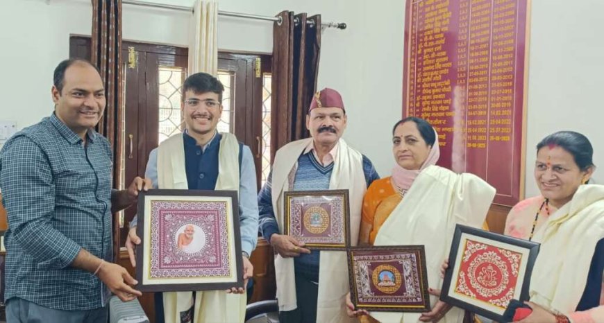 अनुज पंत की सफलता पर जिलाधिकारी मनीष कुमार ने किया सम्मानित, दी शुभकामनाएं