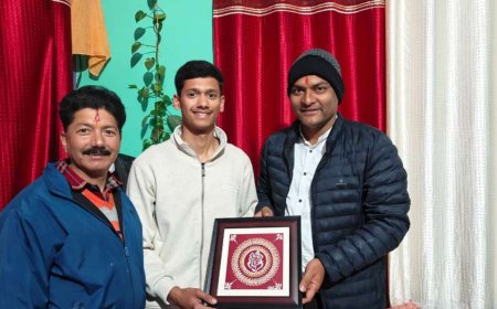 चम्पावत: जिलाधिकारी ने गौरव जोशी को सीडीएस परीक्षा में सफलता पर किया सम्मान