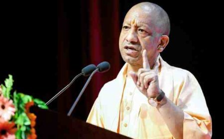 नोएडा में श्रमिक प्रदर्शन में हिंसा, सीएम योगी की अपील- सरकार आपके साथ