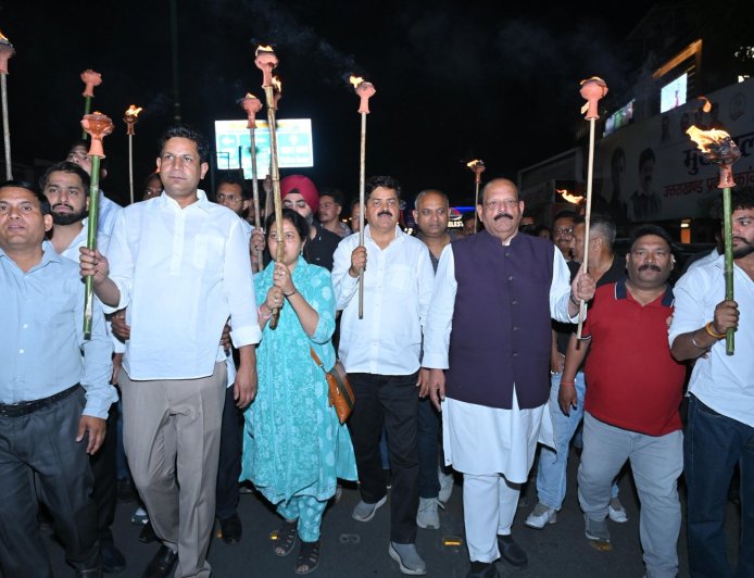 देहरादून में कांग्रेस का जोरदार प्रदर्शन, कानून व्यवस्था सुधारने की मांग