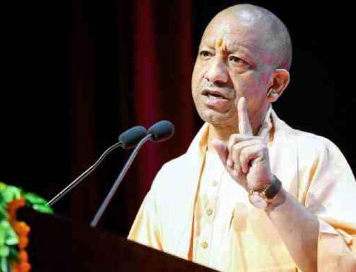 नोएडा में श्रमिक प्रदर्शन में हिंसा, सीएम योगी की अपील- सरकार आपके साथ