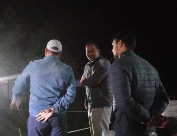 स्वाला क्षेत्र में रात्रि निरीक्षण: जिलाधिकारी ने निर्माण कार्यों में तेजी लाने के निर्देश दिए