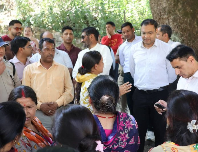 गौचर में जल निकासी का निरीक्षण: डीएम चमोली एवं विधायक अनिल नौटियाल की पहल