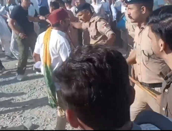 मदर्सन कंपनी के कर्मचारियों का सैलरी बढ़ाने को लेकर बवाल, पुलिस-स्थानीय नेताओं के बीच तीखी नोकझोक