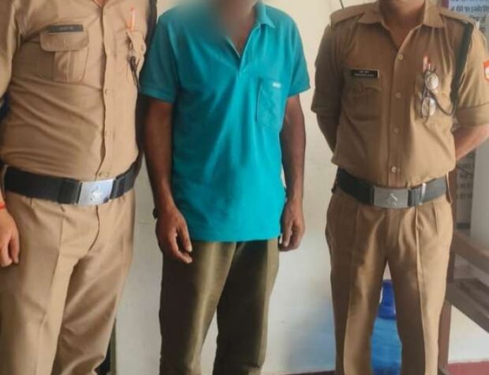 लोहाघाट में शराब पीकर गाड़ी चलाने वाले चालक को गिरफ्तार, वाहन किया सीज