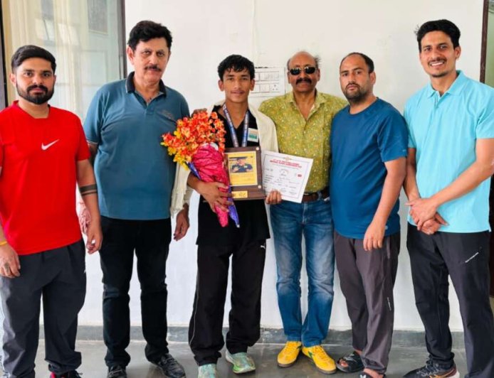 टनकपुर के प्रियांशु वर्मा ने 8वीं यूथ राष्ट्रीय मुक्केबाजी प्रतियोगिता में जीता रजत पदक