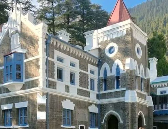 उत्तराखंड की नर्सों की बड़ी जीत: हाईकोर्ट ने वेतन पुनर्निर्धारण आदेश को किया बर्खास्त