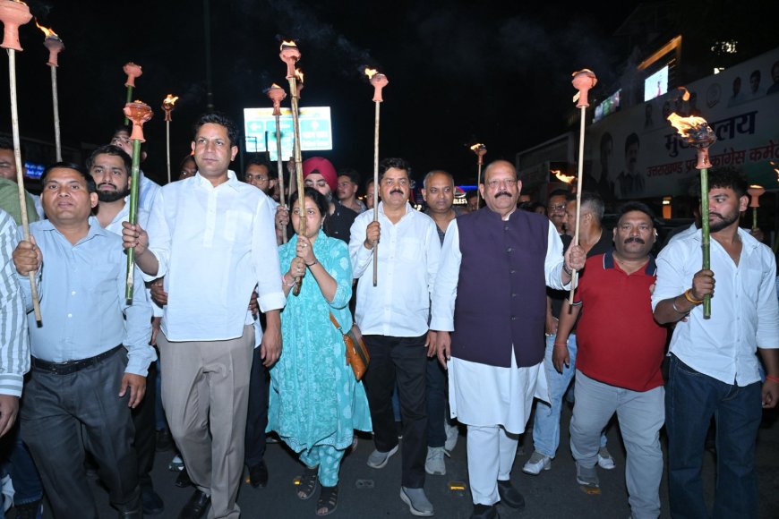 देहरादून में कांग्रेस का जोरदार प्रदर्शन, कानून व्यवस्था सुधारने की मांग