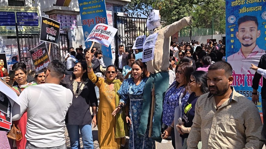 देहरादून में नारी शक्ति वंदन अधिनियम पर महिलाओं का प्रदर्शन, सियासत में इजाफा