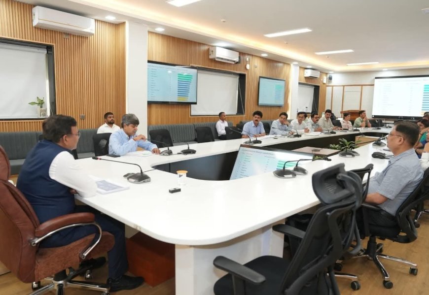 मुख्य सचिव द्वारा 25 सूत्रीय कार्यक्रम की विस्तृत समीक्षा: नई चुनौतियों और लक्ष्यों की योजनाएँ