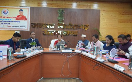 पिथौरागढ़ में जिला योजना की बैठक: बजट मंजूर, बुनियादी सुविधाओं को मिली प्राथमिकता