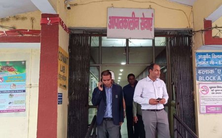 चम्पावत: जिलाधिकारी ने जिला अस्पताल का आकस्मिक निरीक्षण, गर्मी में मरीजों को दी गई राहत की निर्देश
