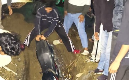 लोहाघाट: जिलाधिकारी के निर्देशों की अनदेखी, खुला कलमठ बना सड़क दुर्घटनाओं का कारण