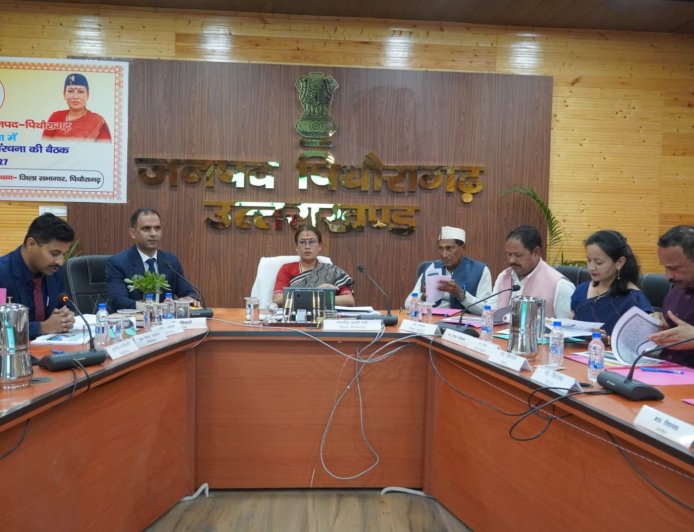 पिथौरागढ़ में जिला योजना की बैठक: बजट मंजूर, बुनियादी सुविधाओं को मिली प्राथमिकता