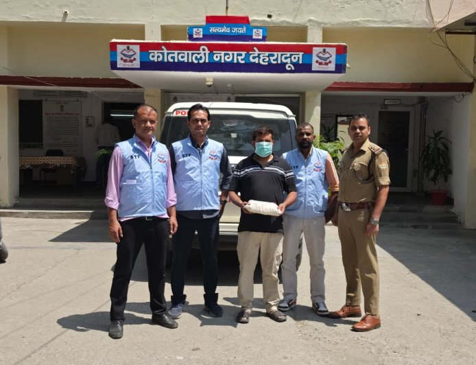 उत्तराखंड एसटीएफ की बड़ी कार्रवाई, नकल के हाईटेक नेटवर्क का भंडाफोड़, सरगना गिरफ्तार