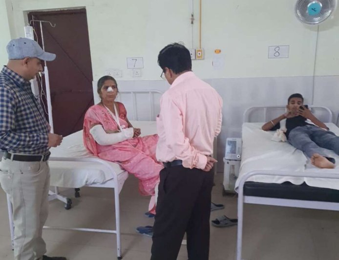 टनकपुर में माता पूर्णागिरि के दर्शनार्थियों की मैक्स दुर्घटना, आठ घायल