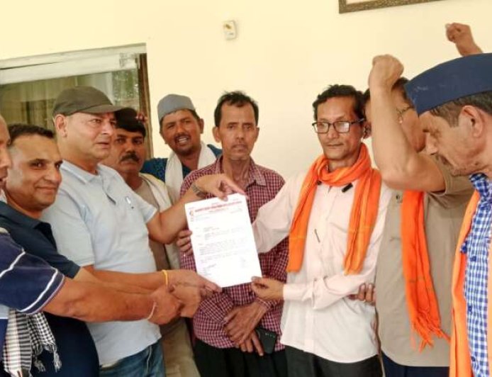 उत्तराखंड: टनकपुर में रोडवेज संविदा कर्मचारी संगठन ने शुरू किया जोरदार धरना