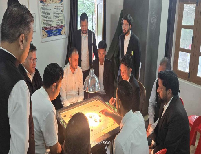 नैनीताल में जिला स्तरीय कैरम टूर्नामेंट की धूम, पहले दिन हुए रोमांचक मुकाबले
