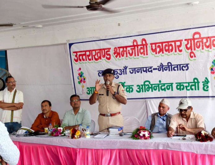 हिंदी पत्रकारिता दिवस पर संगोष्ठी: समाज के मुद्दों से जुड़ी पत्रकारिता की आवश्यकता