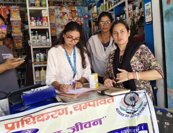 टनकपुर में मेडिकल प्रतिष्ठानों पर औचक निरीक्षण, एक फर्म की खरीद-फरोख्त पर रोक