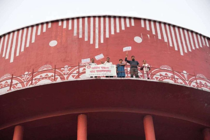 उत्तराखंड में नर्सिंग अभ्यर्थियों का उग्र आंदोलन, महिला कांग्रेस अध्यक्ष ज्योति रौतेला ने किया समर्थन