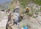 उत्तराखंड में त्रासदिक सड़क हादसा: गंगा में समाई पर्यटकों से भरी इनोवा, 2 शव बरामद, सर्च ऑपरेशन जारी
