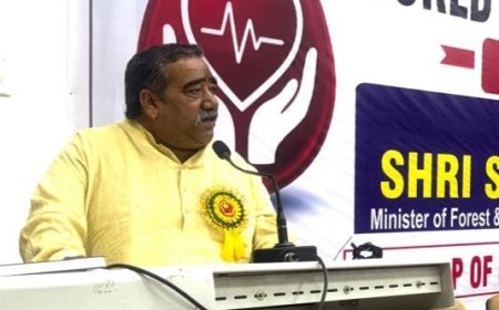 शिवसेना नेता गौरव कुमार को दून मेडिकल कॉलेज में रक्तदान के लिए सम्मानित किया गया