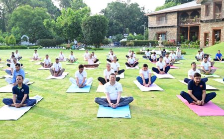योग को अपनी दिनचर्या में शामिल करें: मुख्यमंत्री धामी का संदेश