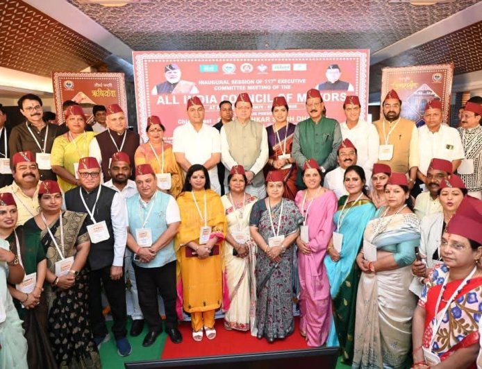 सीएम धामी ने महापौर परिषद की बैठक में साझा किया सशक्त दृष्टिकोण