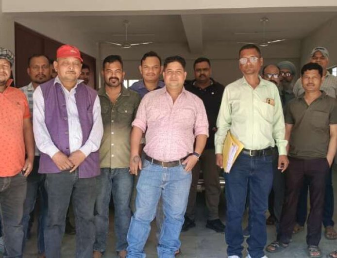टनकपुर: 34 यात्रियों की जान बचाने वाले चालक के परिवार को ₹20 लाख सहायता की मांग