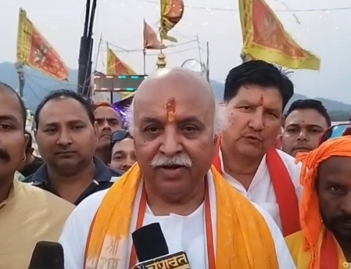टनकपुर में प्रवीण तोगड़िया का स्वागत, मां शारदा की आरती में शामिल हुए