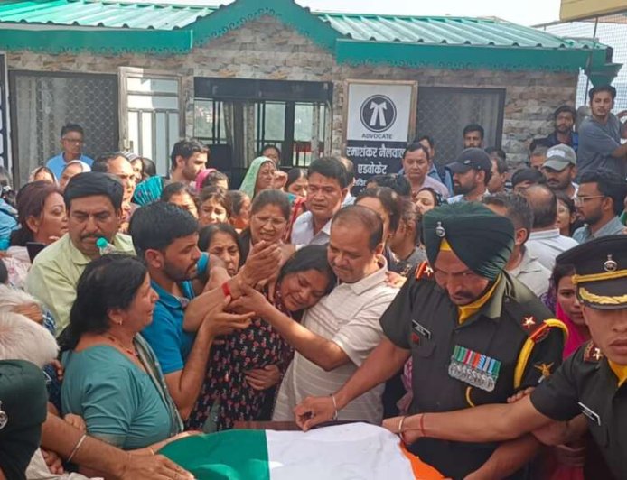 सैन्य सम्मान के साथ शहीद लेफ्टिनेंट बीरेश्वर गोस्वामी का अंतिम संस्कार, शोक में डूबा पूरा गांव