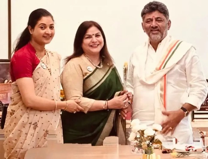 महिला कांग्रेस के नेताओं ने कर्नाटक के नये मुख्यमंत्री का किया अभिनंदन