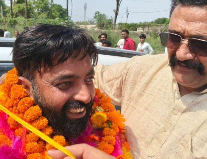 काशीपुर: गढ़ीनेगी नगर पंचायत चुनाव में निर्दलीय अभिषेक सुखीजा ने शानदार जीत हासिल की