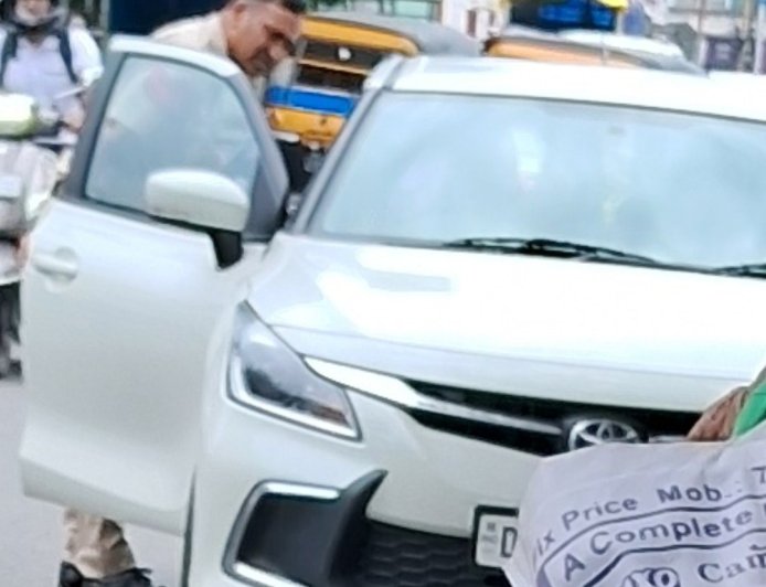 इसी कार में उठाकर ले हरियाणा पुलिस हल्द्वानी के पूर्व छात्र संघ उपसचिव को!
