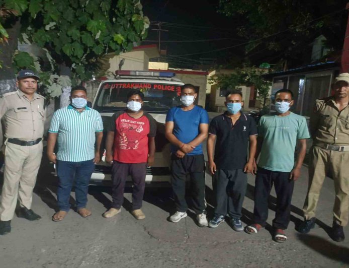 हल्द्वानी: काली मंदिर के पास शराब के नशे में दो पक्षों में विवाद, पुलिस कार्रवाई