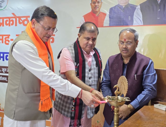 उत्तराखंड में बीजेपी प्रकोष्ठों की बैठक: सीएम धामी ने 2027 में कमल खिलने का किया विश्वास व्यक्त