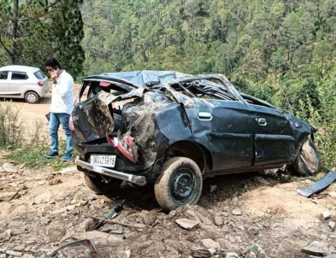 अल्मोड़ा में भयानक सड़क दुर्घटना: घाटी में गिरी अल्टो कार, चार व्यक्ति की हुई मौत, दो गंभीर रूप से घायल