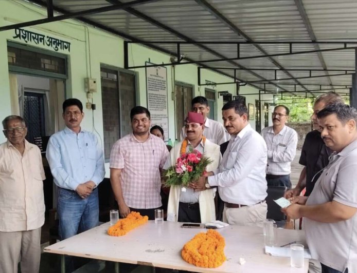 नैनीताल आंचल दुग्ध संघ में हरिश्चंद्र अवस्थी को सम्मानित विदाई, 39 वर्षों की सेवा को किया याद