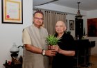 गणेश जोशी का महावीर चक्र विजेता लेफ्टिनेंट जनरल आनंद सरूप से आभारजनक मुलाकात